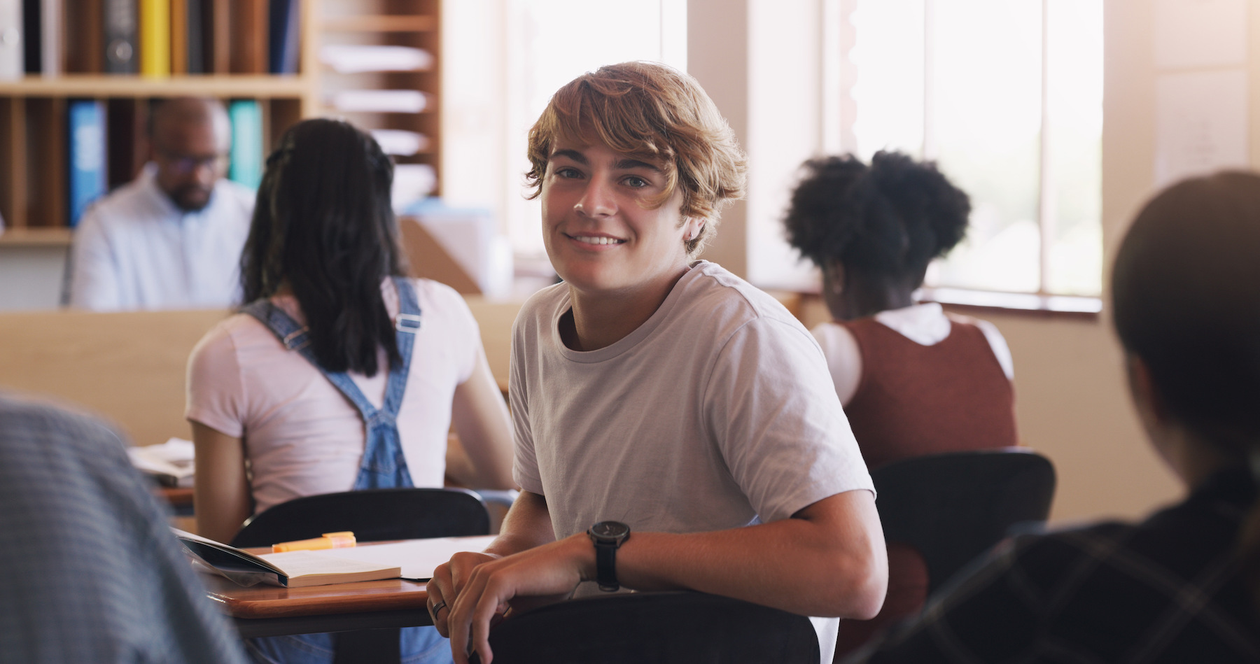 jeune-étudiant-en-classe